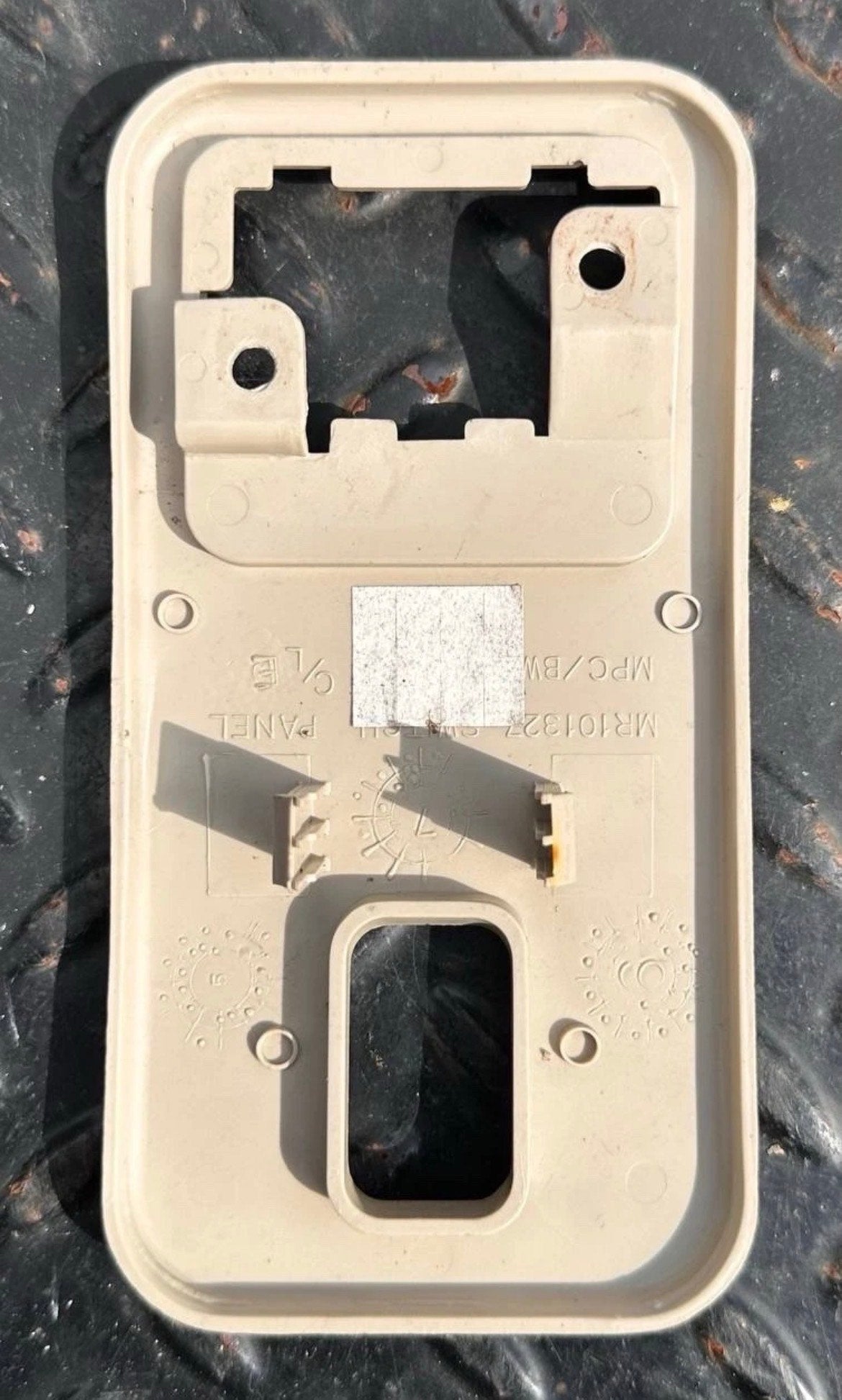 🥇 1995-1999 Mitsubishi Eclipse Sunroof Switch Cover Tan